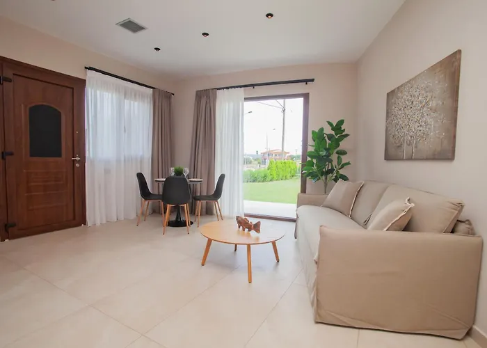 Kotinos Apartament *